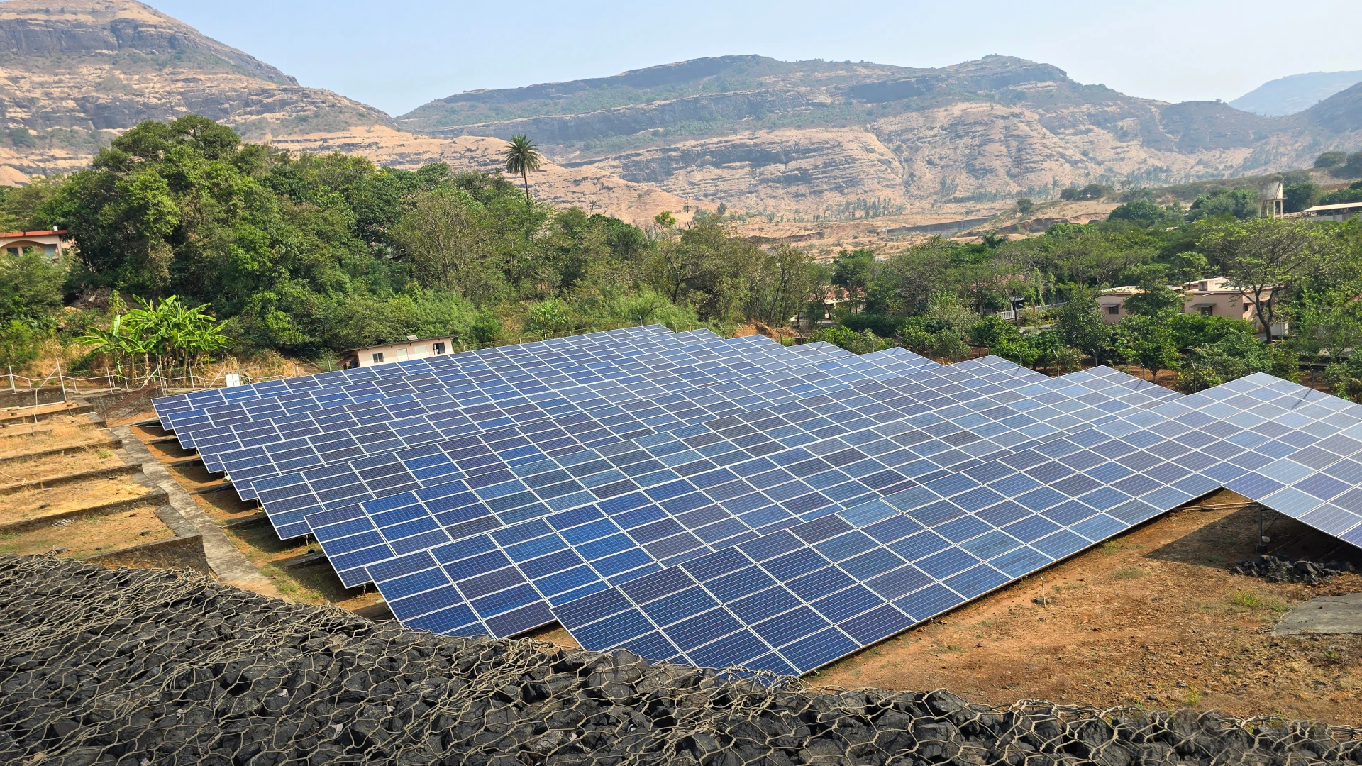 “Solar panels can’t be recycled” → False. India mandates solar e-waste policy